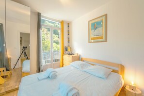 3 bedrooms, iron/ironing board, free WiFi, bed sheets