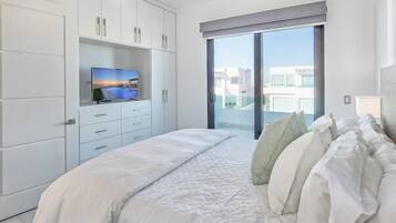 5 bedrooms, iron/ironing board, free WiFi, bed sheets