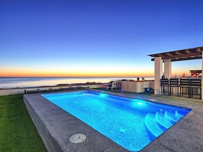 One-of-a-Kind Sunset Beach House Oceanfront/Islas Del Mar