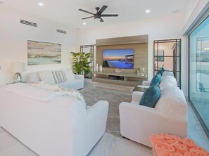 Een televisie en een dvd-speler