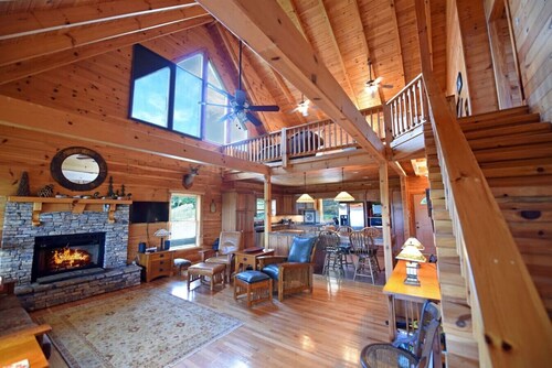 Brew with a View-3br/3ba sleeps 8, hot tub, gamero