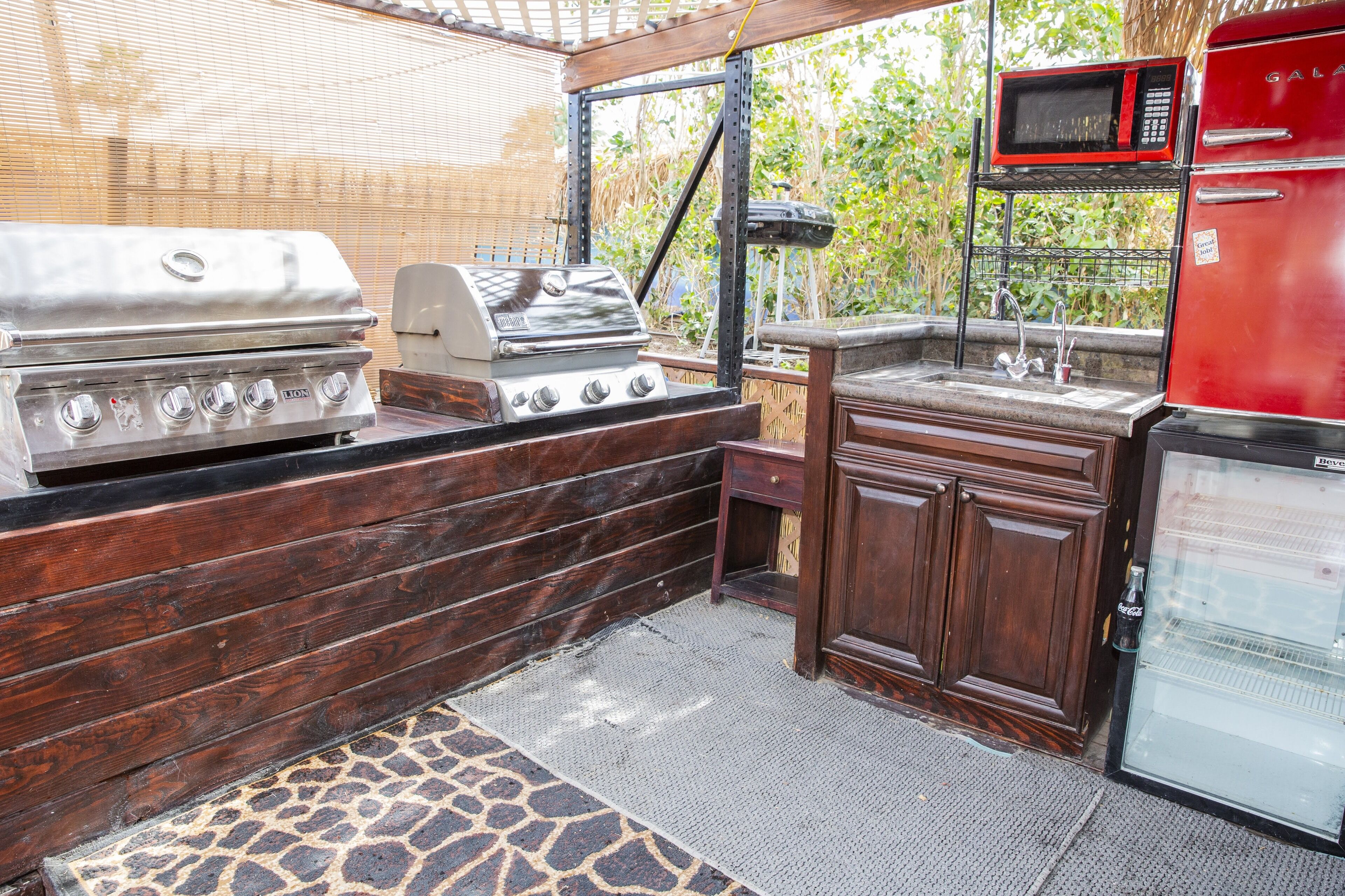 Beautifully Landscaped Private Estate  - Sleeps 24 Guests