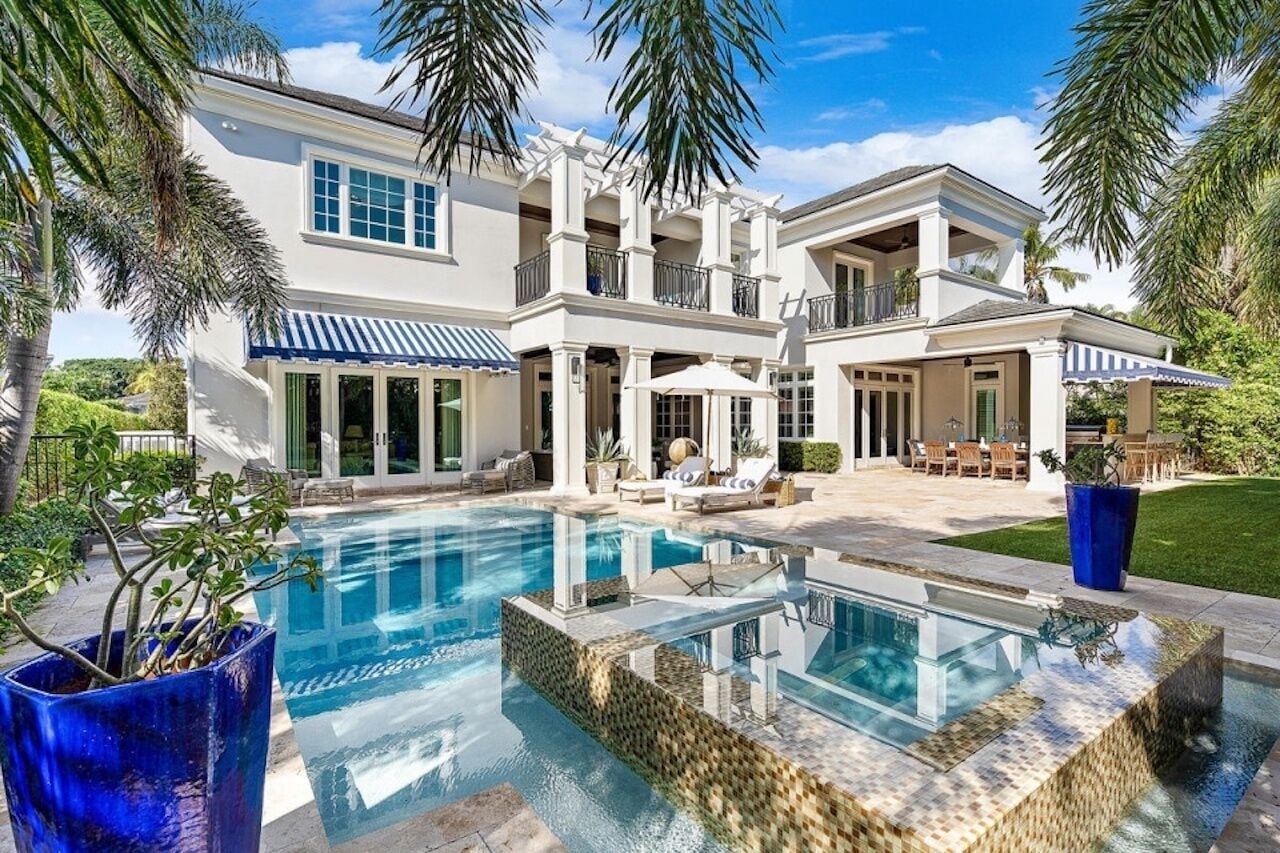 Beautifully Landscaped Private Estate  - Sleeps 24 Guests