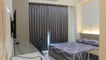 Double Room | Desk, blackout drapes, free WiFi, bed sheets