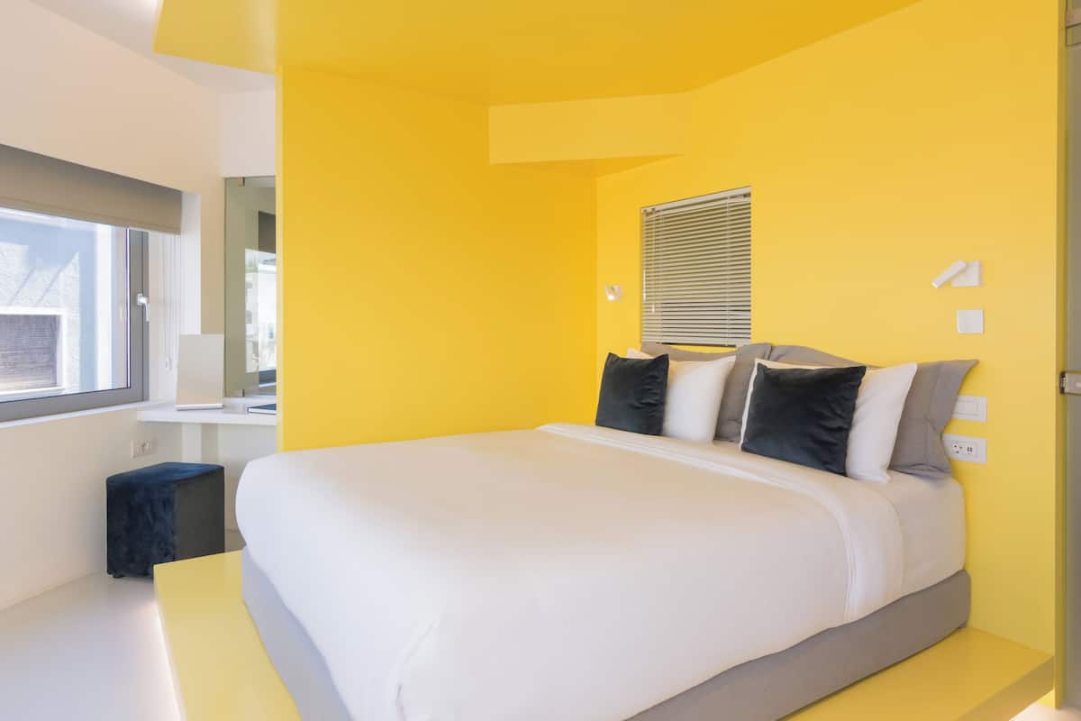 Apartment, 2 Bedrooms (Yellow) | 2 bedrooms, Egyptian cotton sheets, premium bedding, in-room safe