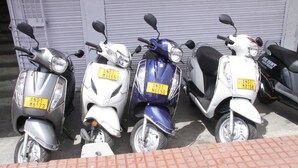Four scooters parked in a row. - Ratnoop Inn-enjoy the classic stay (Port Blair)