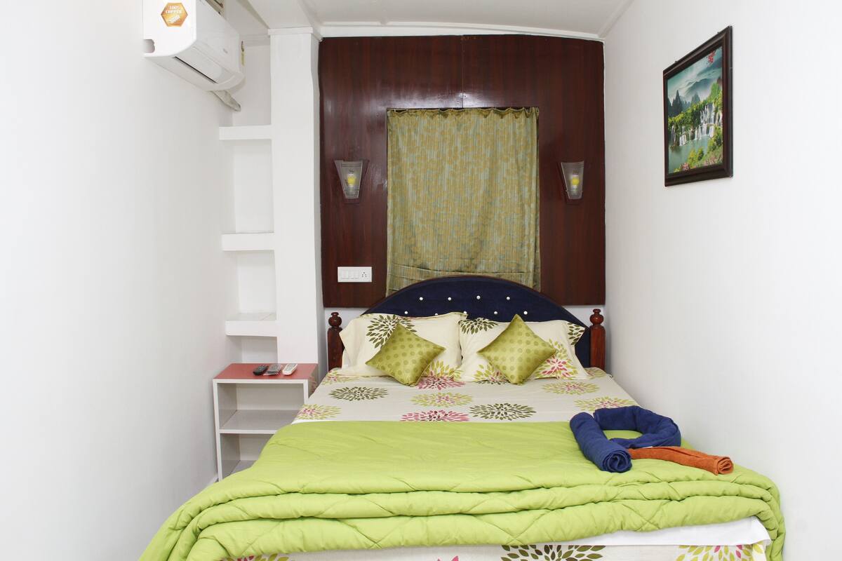 1 bedroom, premium bedding, memory foam beds, individually decorated