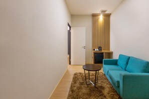 In-room safe, desk, rollaway beds, bed sheets