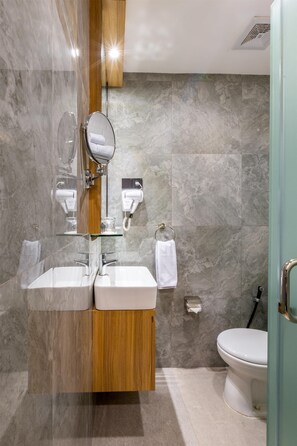 Shower, free toiletries, slippers, towels