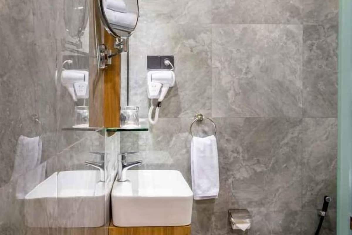 Baño | Regadera, amenidades de baño gratuitas, toallas