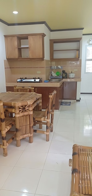 Private Villa with Kitchenette | In-room dining