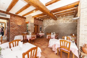 Daily full breakfast (EUR 6.50 per person)