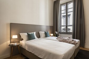 2 bedrooms, desk, iron/ironing board, WiFi - Newly Renovated/Brand New 2019 - Modern, spacious and an exclusive location, (Firenze)