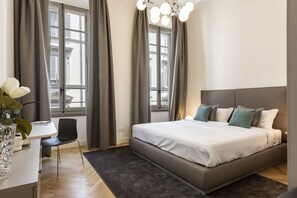 2 bedrooms, desk, iron/ironing board, WiFi