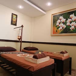 Couples treatment room(s), sauna, hot tub, body treatments, aromatherapy