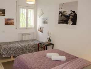 Fer et planche à repasser, Wi-Fi gratuit, draps fournis