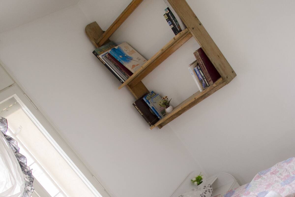 Basic Single Room | Iron/ironing board, free WiFi, bed sheets