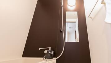 Separate tub and shower, deep soaking tub, free toiletries, hair dryer