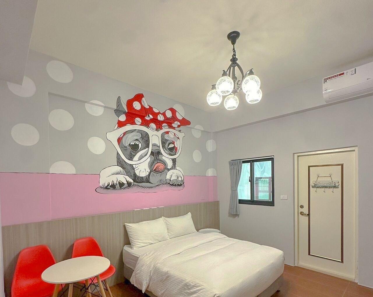 Habitación doble | Cortinas opacas y ropa de cama