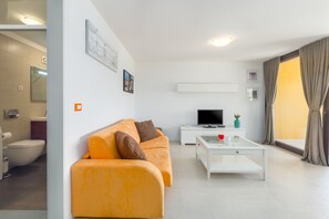 TV - Right in the Porec center, near the beach,WiFi,air conditioning,garage, elevator (Porec)