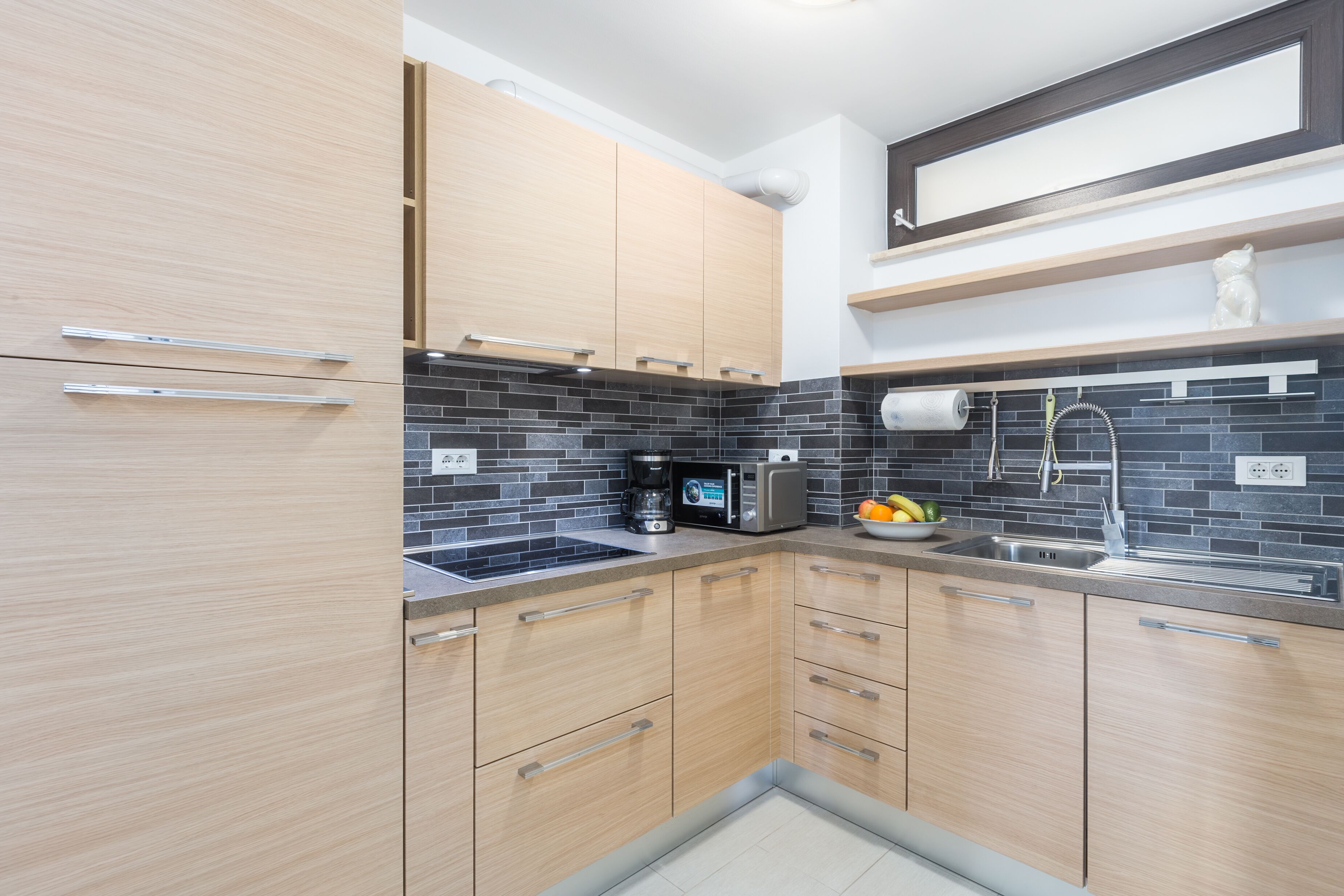 Fridge, microwave, stovetop, dishwasher