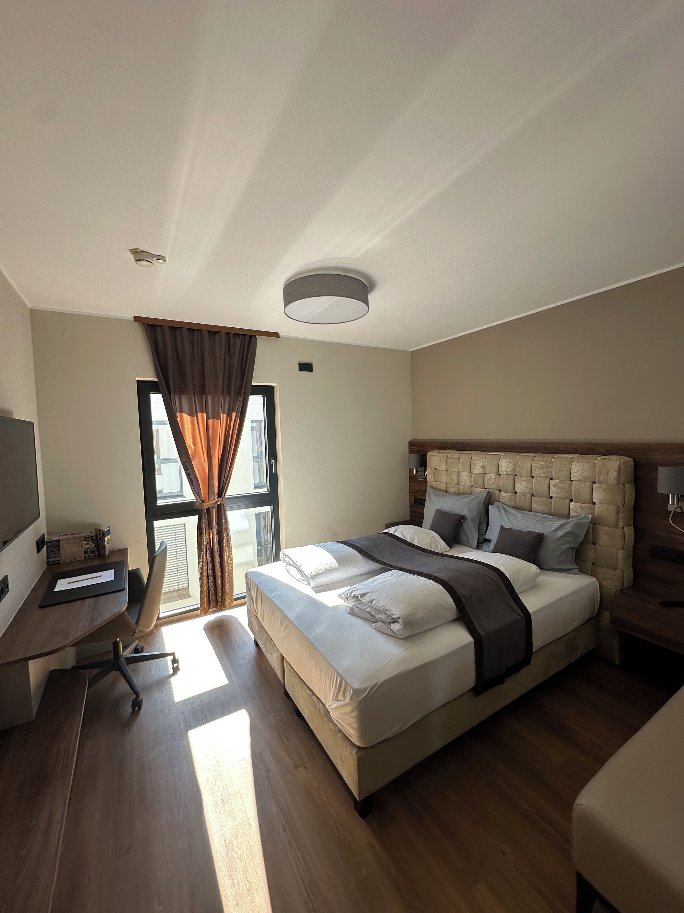 Business Double Room | Premium bedding, down comforters, Select Comfort beds, in-room safe