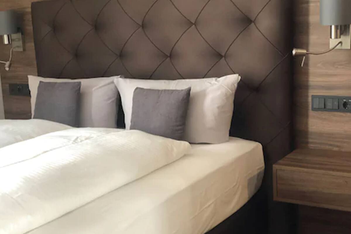 1 bedroom, premium bedding, down duvets, select comfort beds