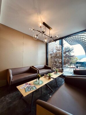 Reception - Intergroup Business & Design Hotel Ingolstadt (Kosching)