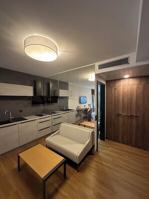 Superior-Zimmer mit zwei Queensize-Betten | Aire de séjour | Téléviseur à écran plat de 43 po avec télévision par satellite