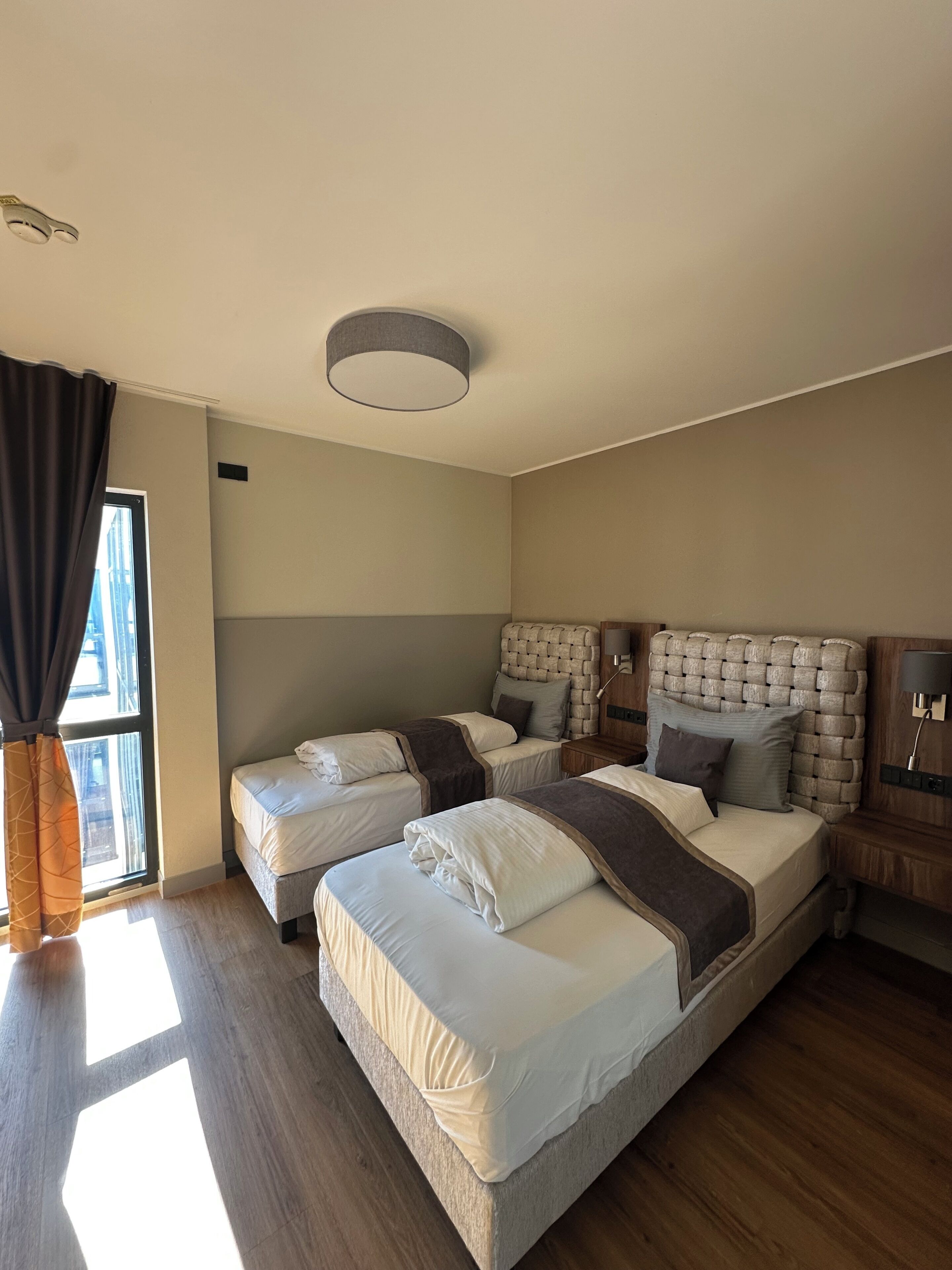 Comfort Twin Room, 1 Bedroom | Living area | 43-inch flat-screen TV with satellite channels, TV