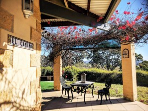 Outdoor dining - Romance with style and a view (Elevated Plains)