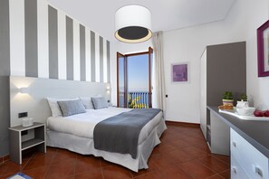 4 chambres, coffres-forts dans les chambres, fer et planche à repasser