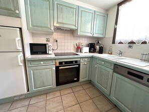 Micro-ondes, four, plaque de cuisson, lave-vaisselle