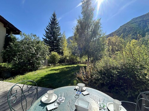 Sunny Chalet 10p in La Salle Les Alpes Near Slopes with Terrace & WiFi