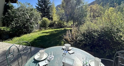 Sunny Chalet 10p in La Salle Les Alpes Near Slopes with Terrace & WiFi