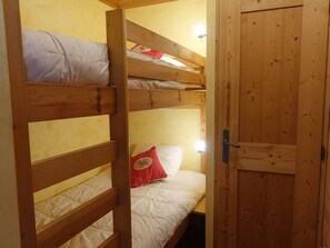 2 bedrooms, WiFi - Cozy 2-bedroom apartment in Arêches, equipped kitchen and terrace (Arêches-Beaufort)