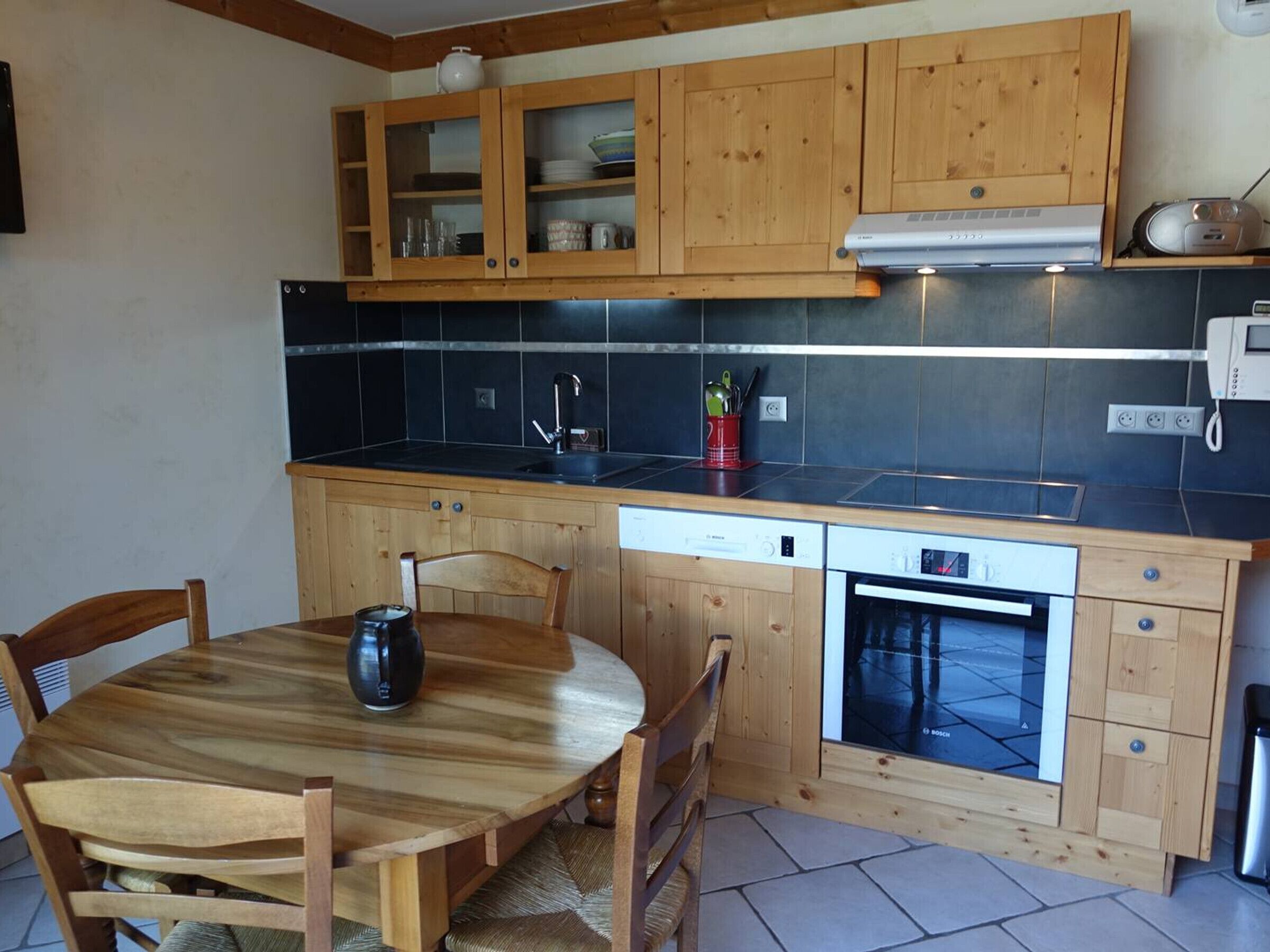 Kühlschrank, Ofen, Herdplatte, Geschirrspüler