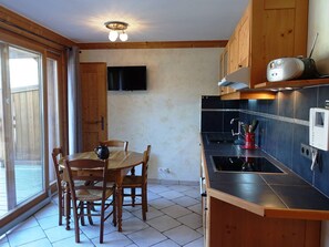 Réfrigérateur, four, plaque de cuisson, lave-vaisselle