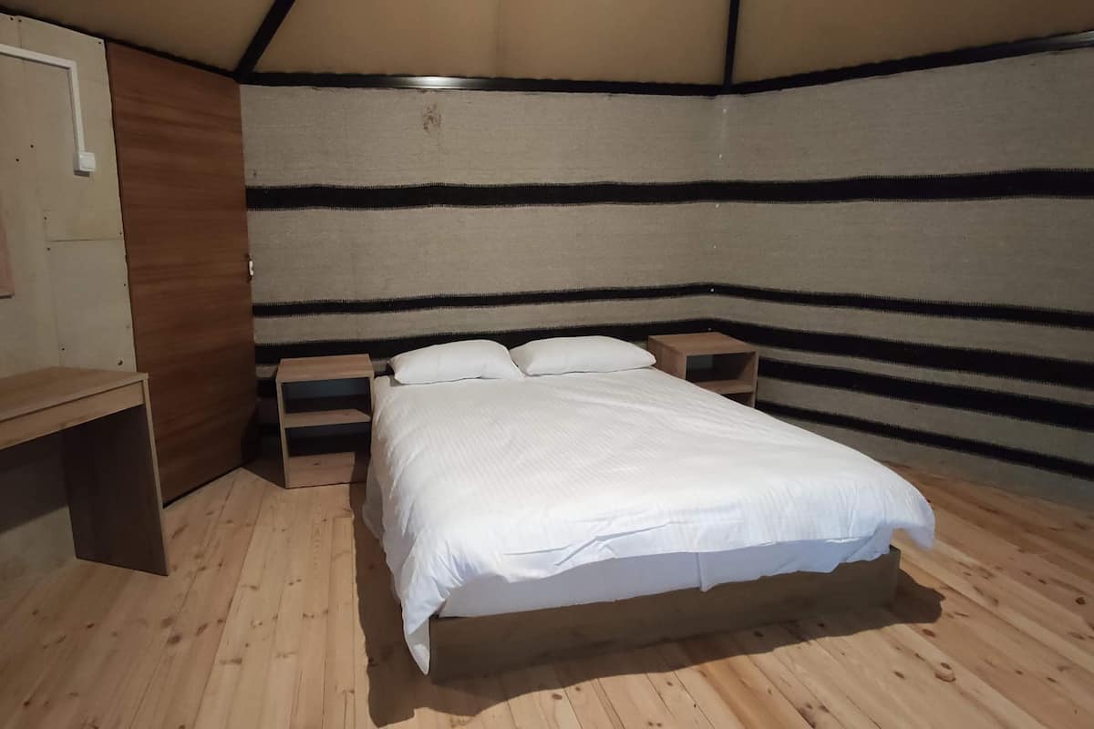 Comfort Tent | 1 bedroom, Egyptian cotton sheets, premium bedding, Select Comfort beds