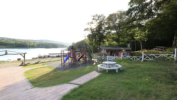 Área de juegos infantiles al aire libre