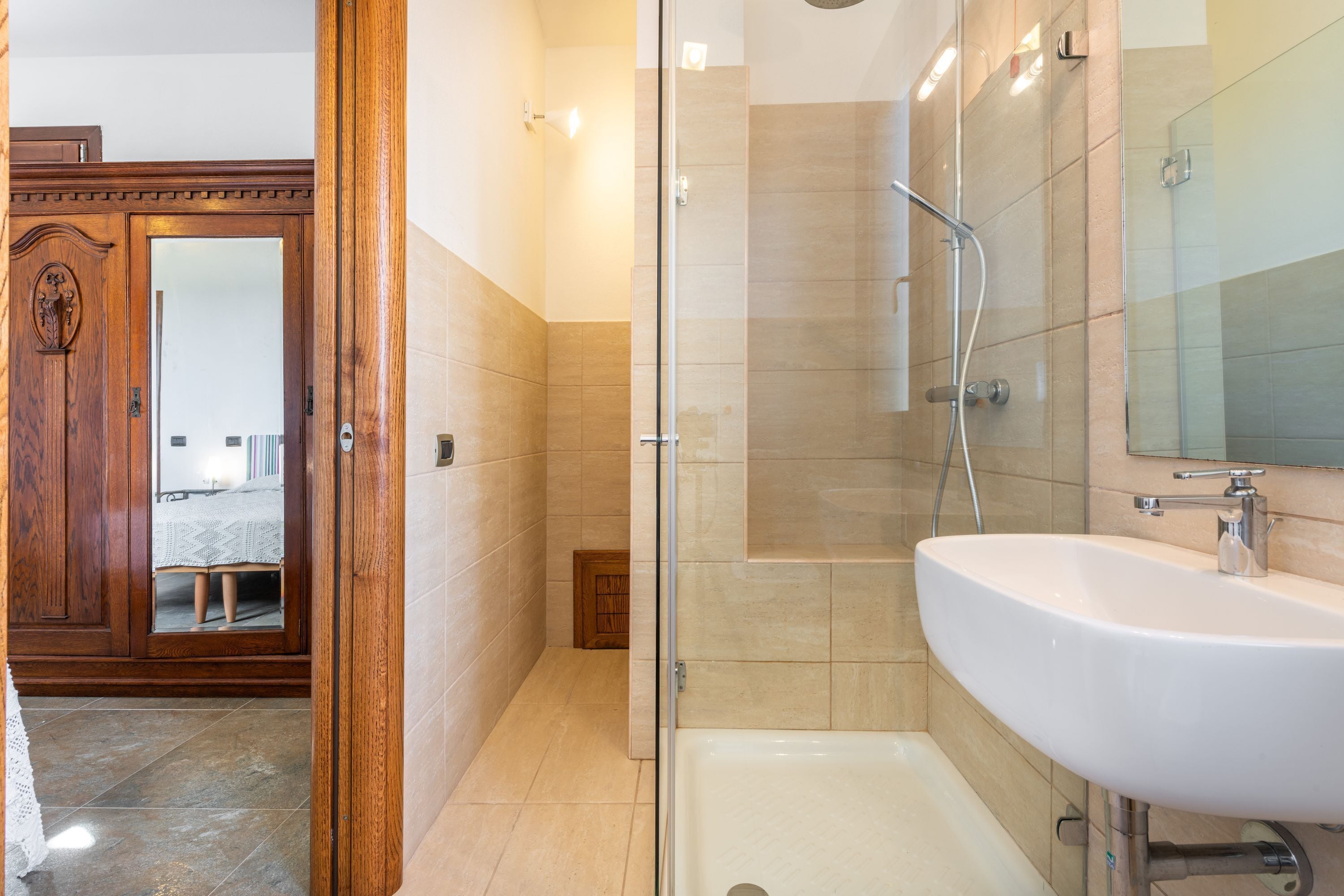 Doccia, asciugacapelli, asciugamani