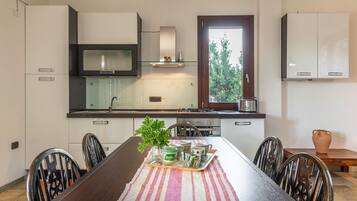 冰箱、烤箱、炉灶、厨具/餐具