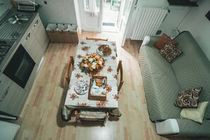TV, books - CasaBattista10 Comfort and Relax (Matera)