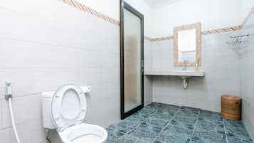 Deluxe Double Room, 1 Queen Bed | Bathroom | Shower, bathrobes, towels, soap