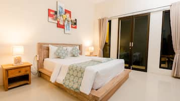 Dobbeltrom – deluxe, 1 queensize-seng | Skrivebord, wi-fi (inkludert) og sengetøy