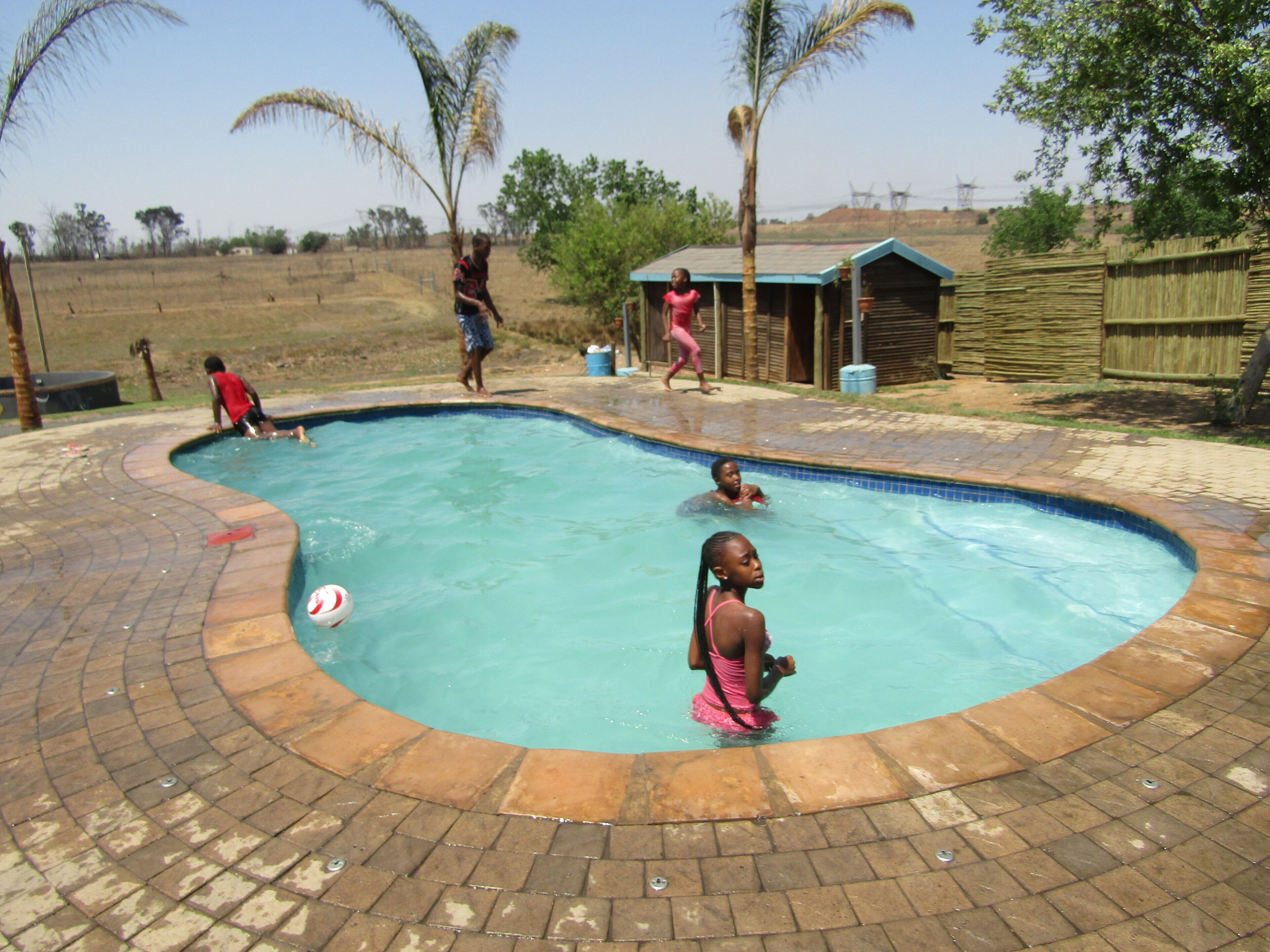 2 piscines extérieures