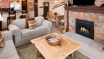 Condo, 1 Bedroom | Living area