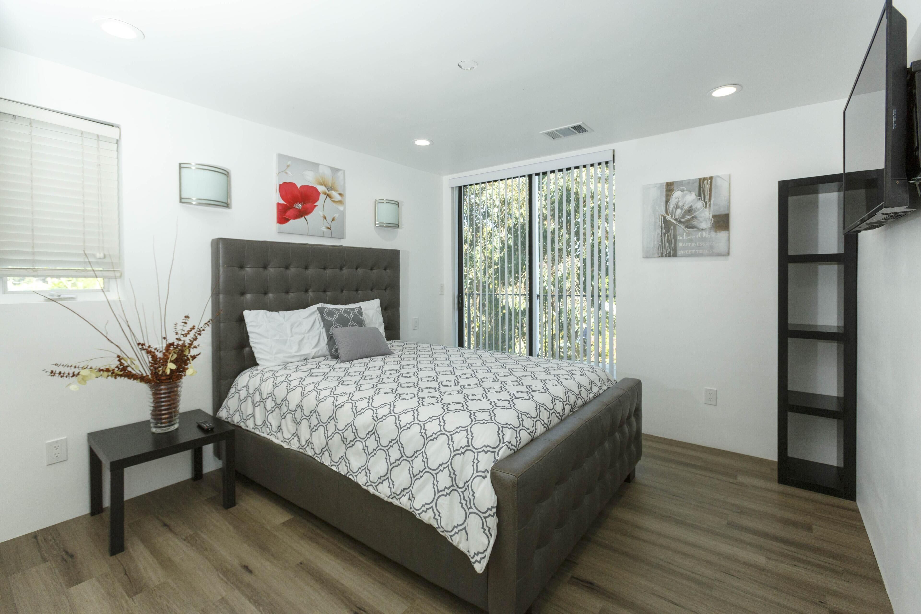 2nd Story Masterpiece In Venice Beach 4 Bedroom Home by Redawning