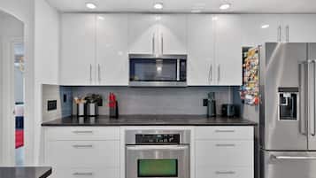 Maison, 4 chambres | Cuisine privée | Cafetière-théière, réfrigérateur, un four, grille-pain