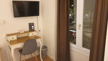 Twin Room | Desk, soundproofing, iron/ironing board, free cribs/infant beds